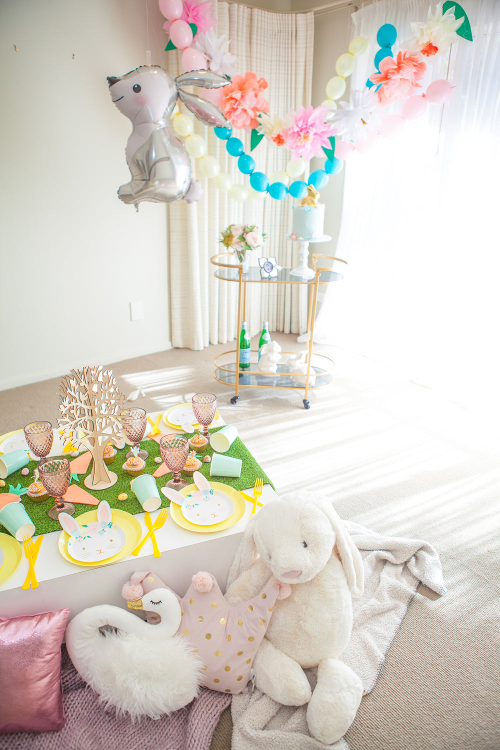 Easter party table decorative items