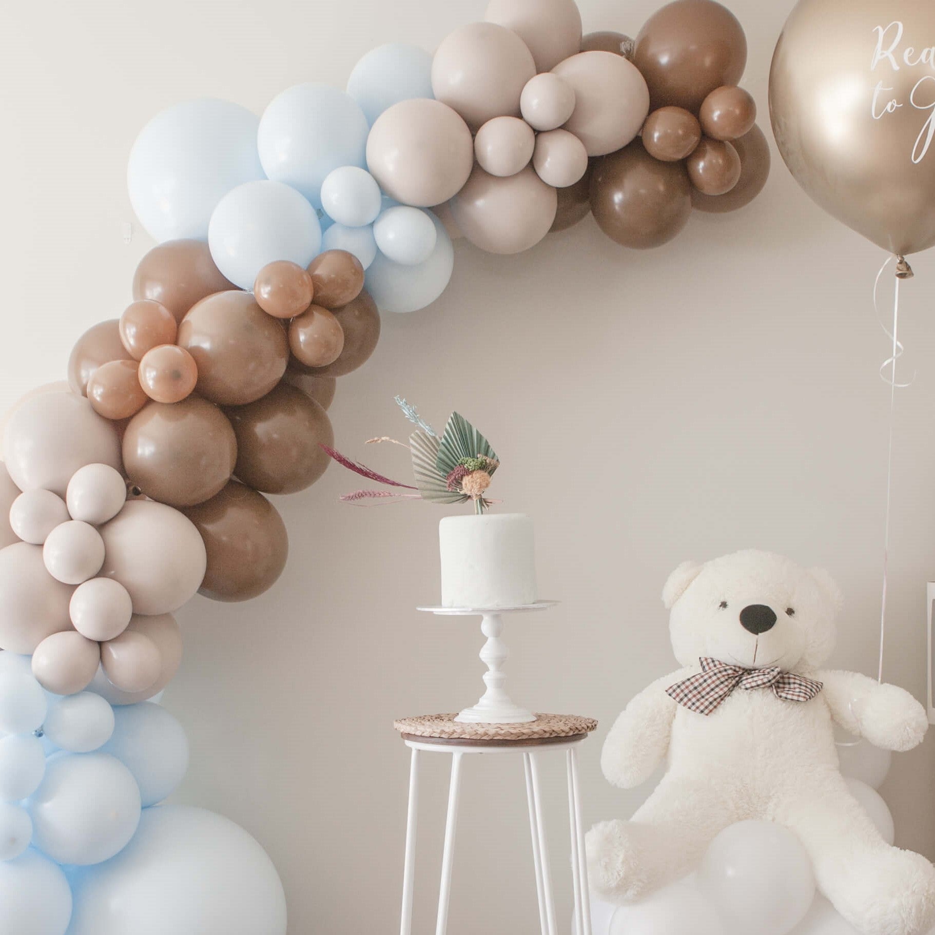 My Party Box We Can't Bearly Wait Gender Reveal Balloon Garland DIY Kit - Pastel Blue & Brown with Blue chalk, Teddy Sand and brown latex balloons