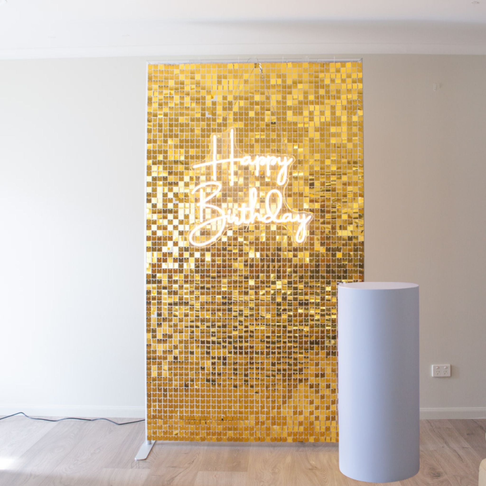 Gold Shimmer wall with plinth