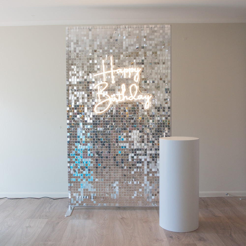 Silver Shimmer wall with plinth